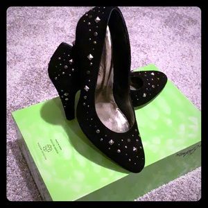 Kenneth Cole New York suede pumps w gold tone stud